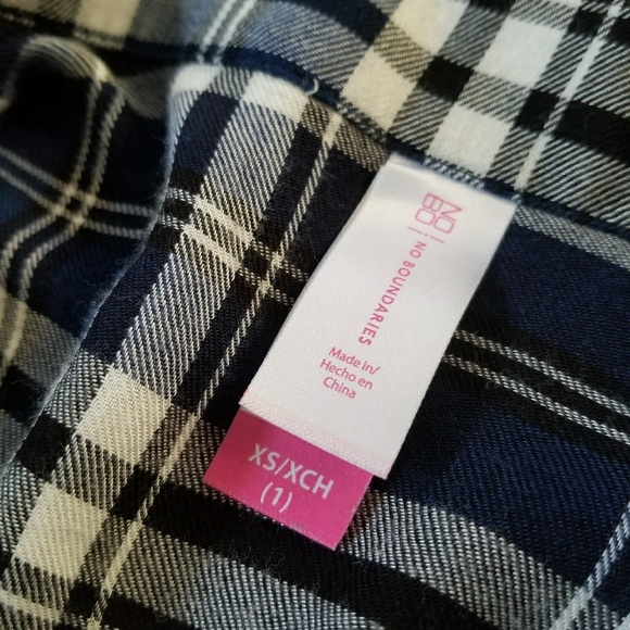 🤪 5 for 25$🤪Blue and black plaid button down xs - Picture 2 of 4